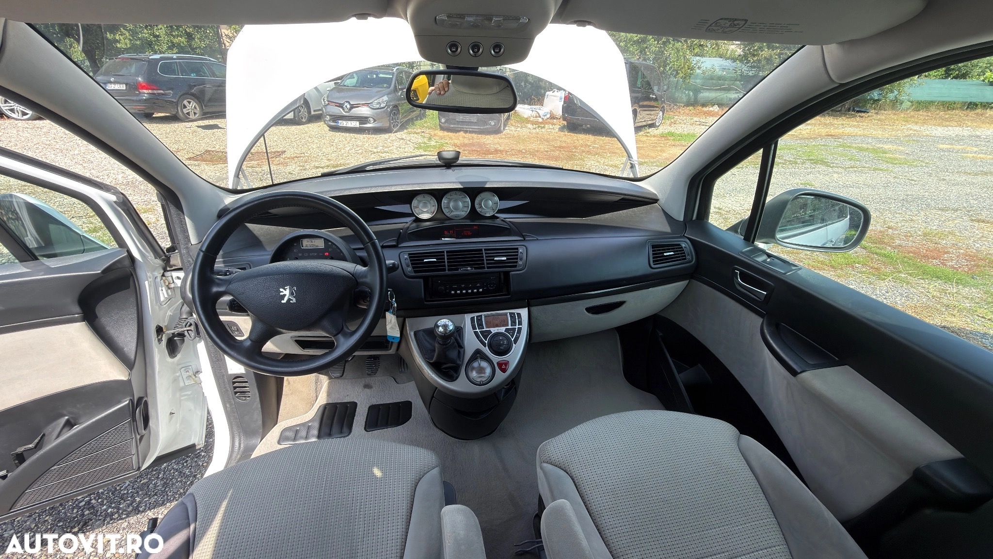 Peugeot 807 HDi 135 Allure - poza 10