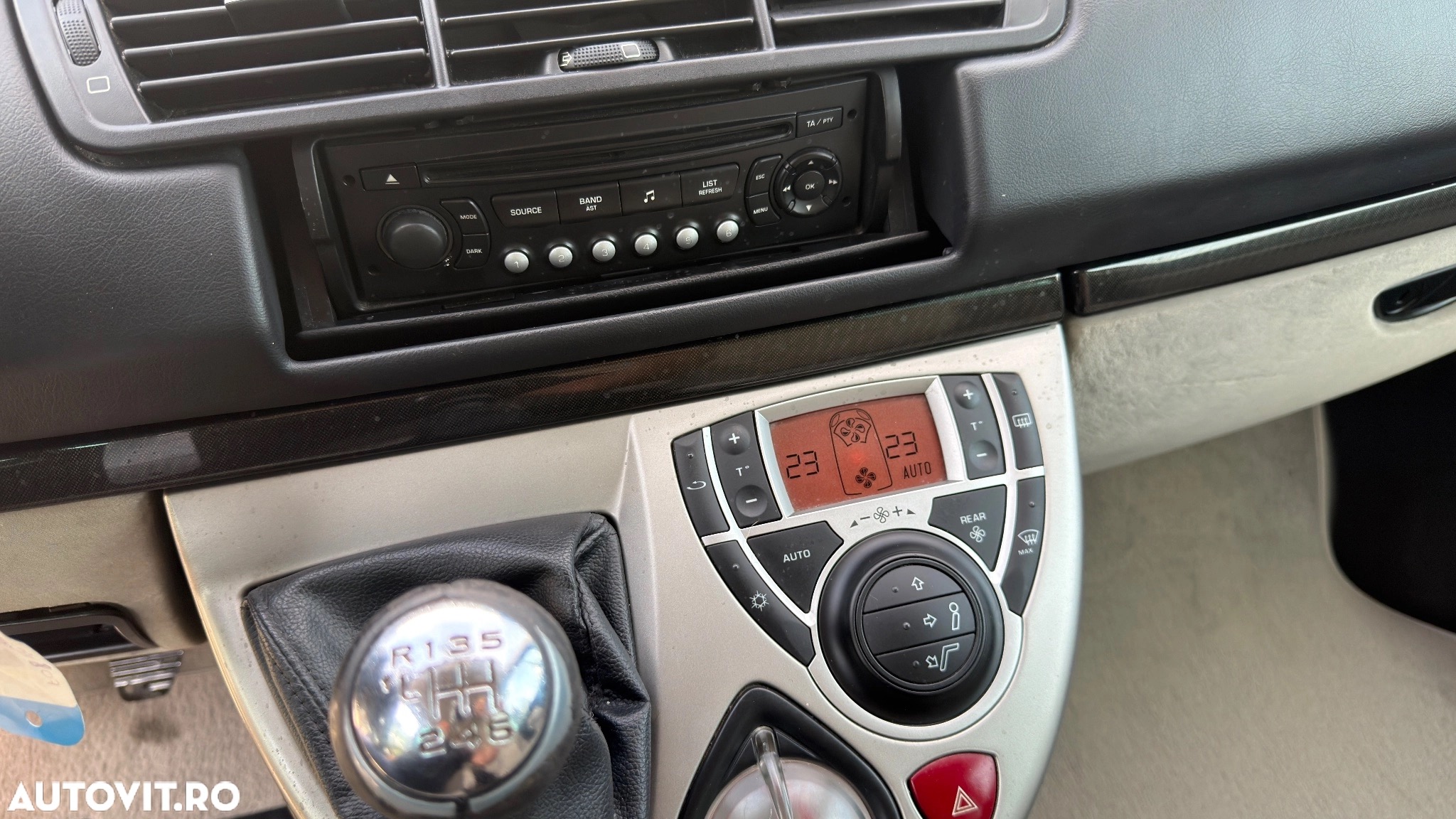 Peugeot 807 HDi 135 Allure - poza 7